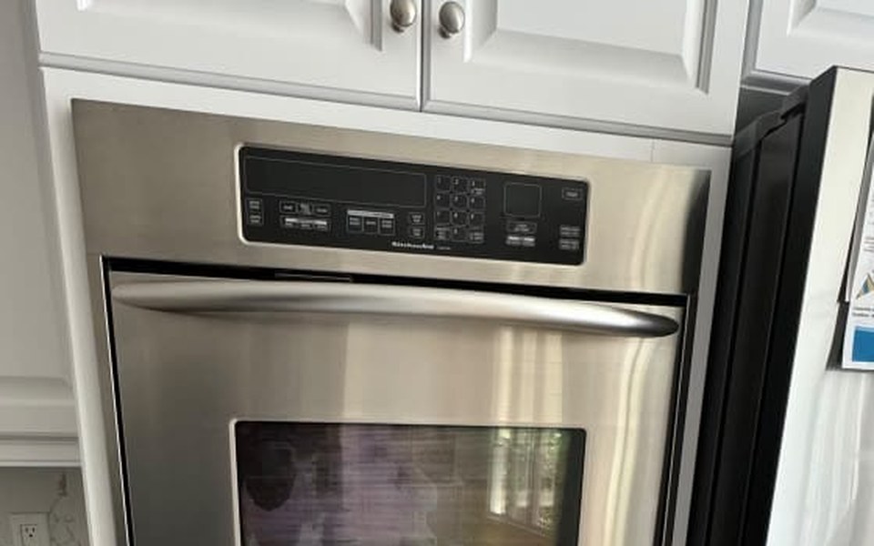 Double wall oven installed in its cabinet column